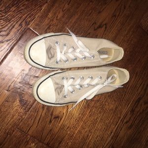 Tan converse 🌞 Men’s 4 Women’s 6